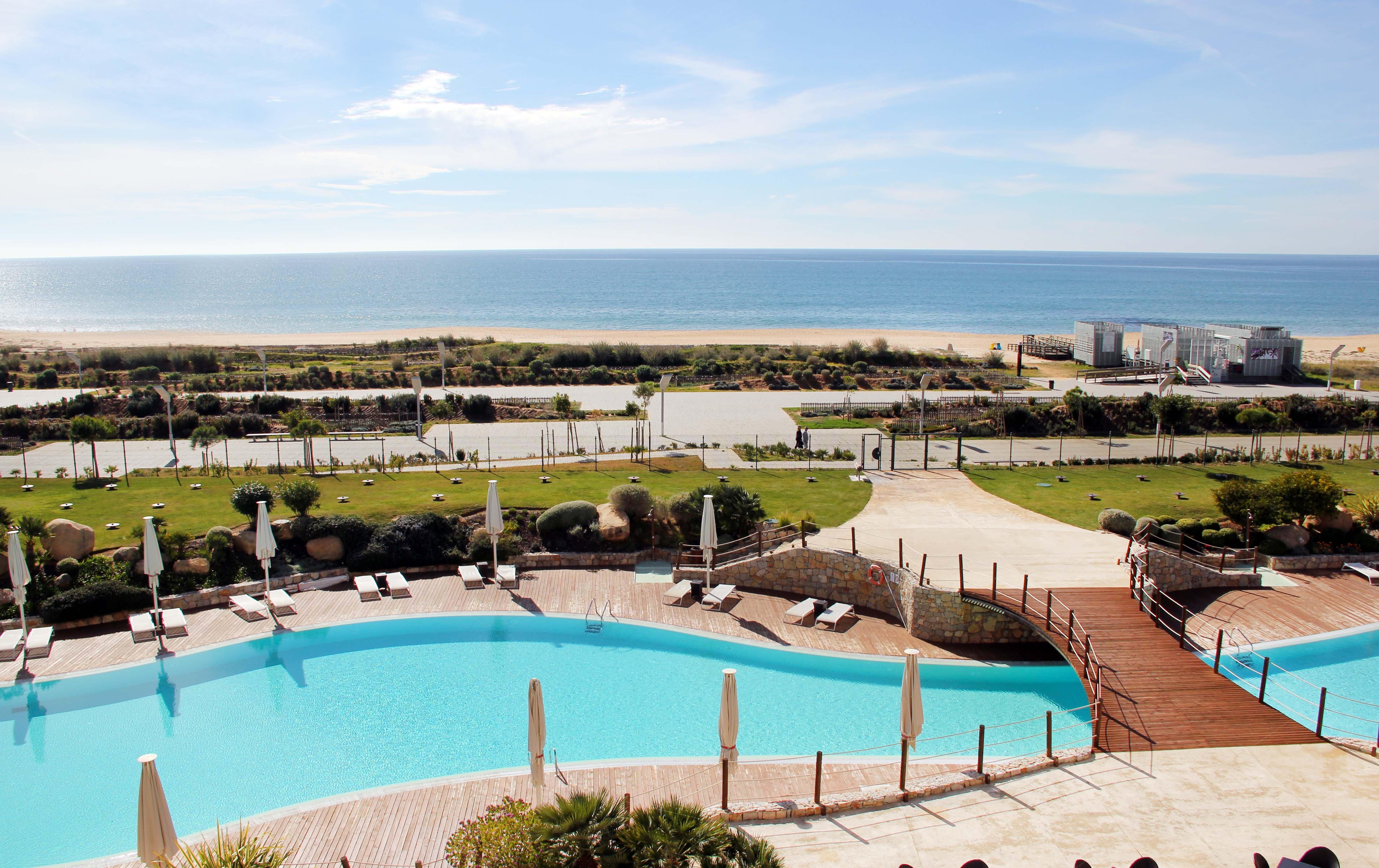 Crowne Plaza Vilamoura - Algarve By Ihg Eksteriør bilde View of the beach from the hotel