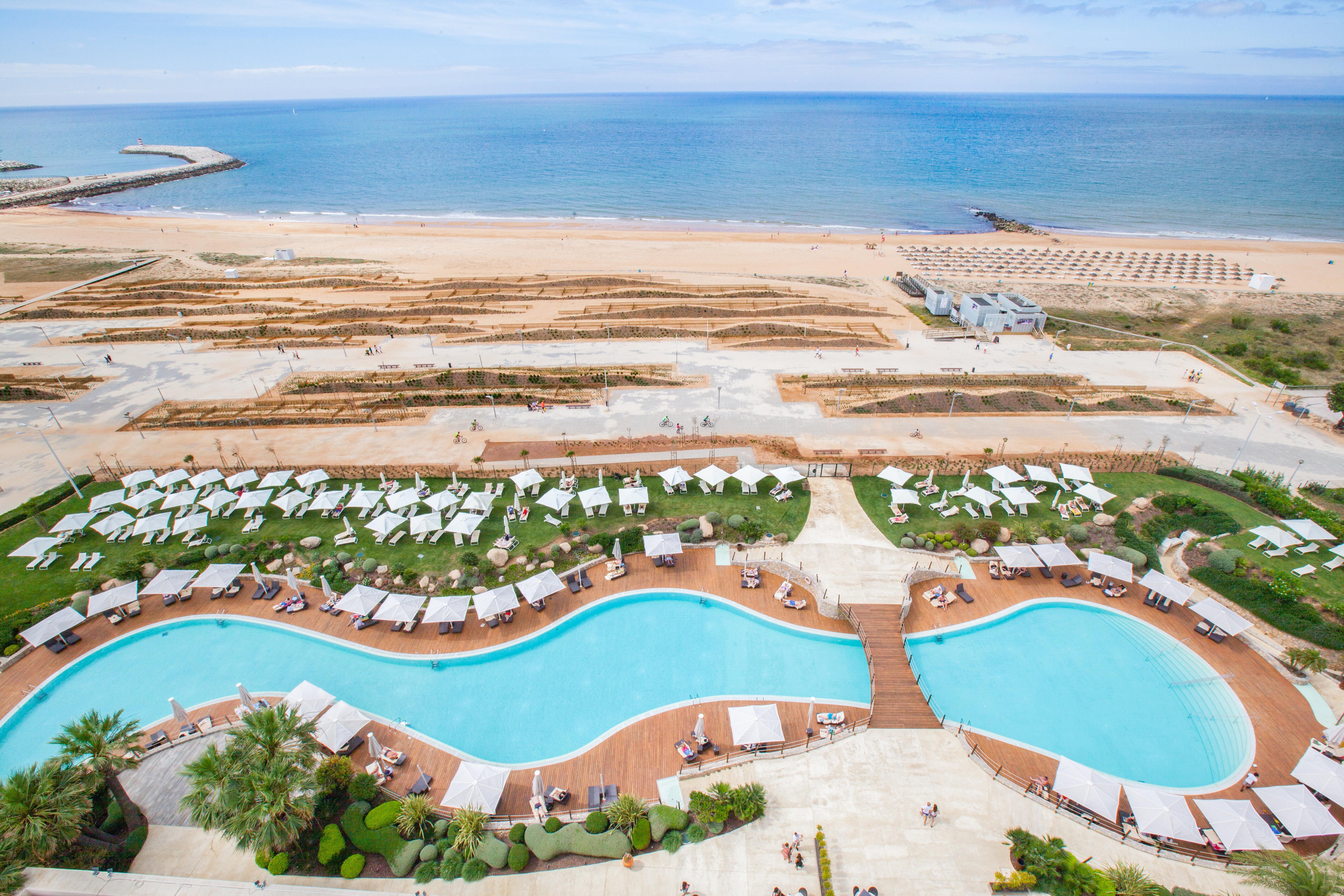 Crowne Plaza Vilamoura - Algarve By Ihg Eksteriør bilde The beach of the hotel