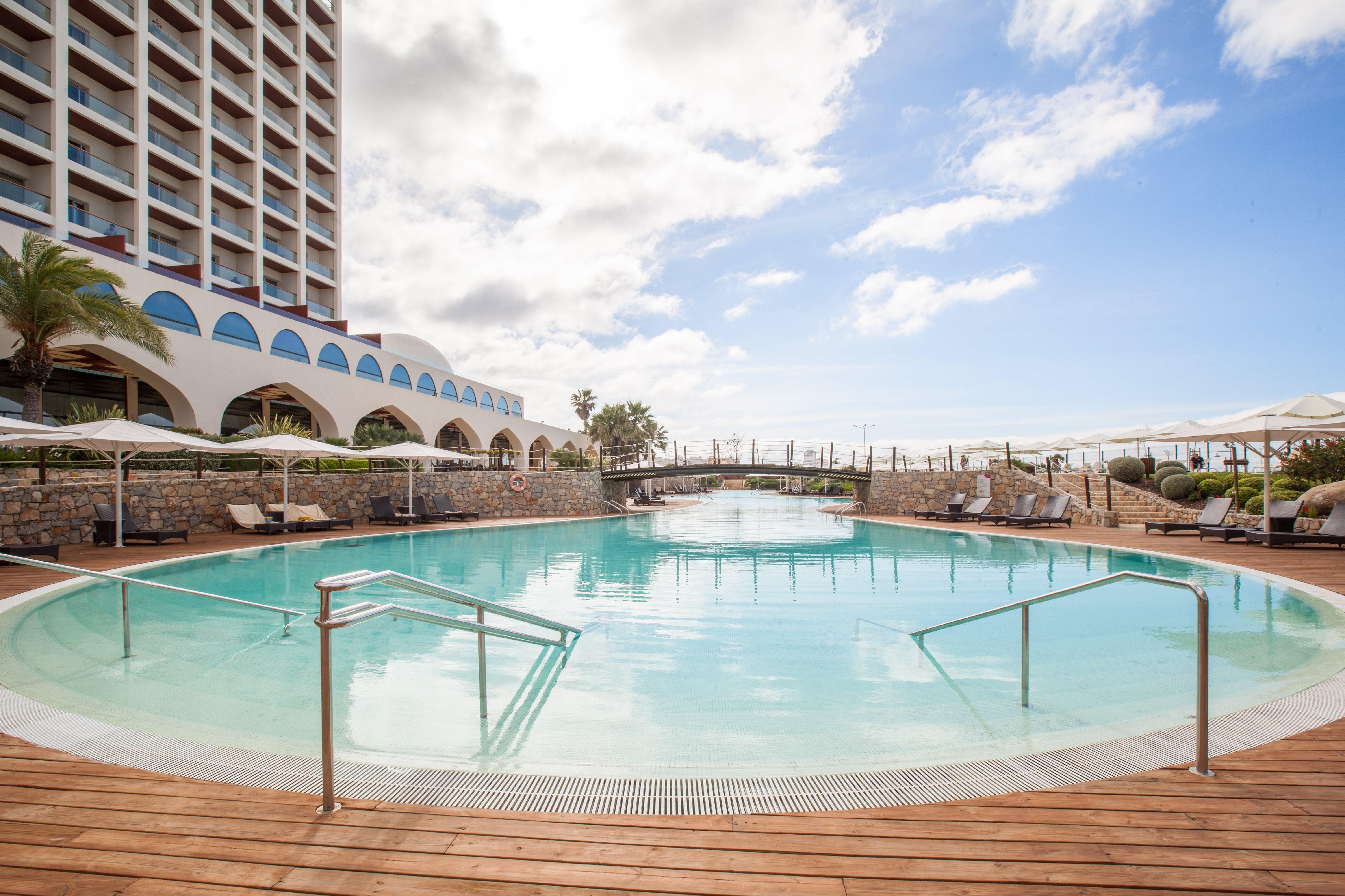 Crowne Plaza Vilamoura - Algarve By Ihg Eksteriør bilde Pool at the hotel