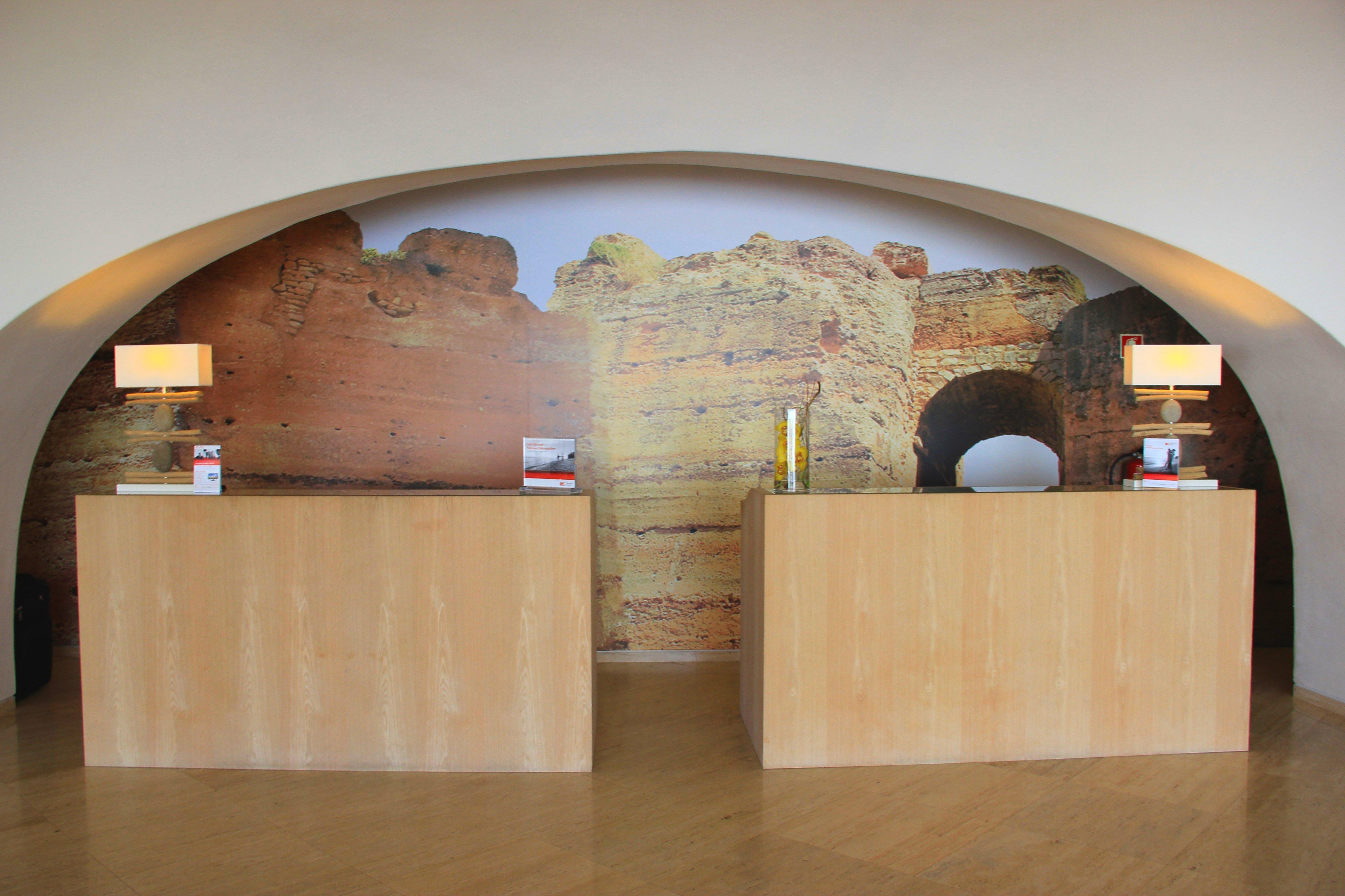 Crowne Plaza Vilamoura - Algarve By Ihg Eksteriør bilde The reception desk at the hotel