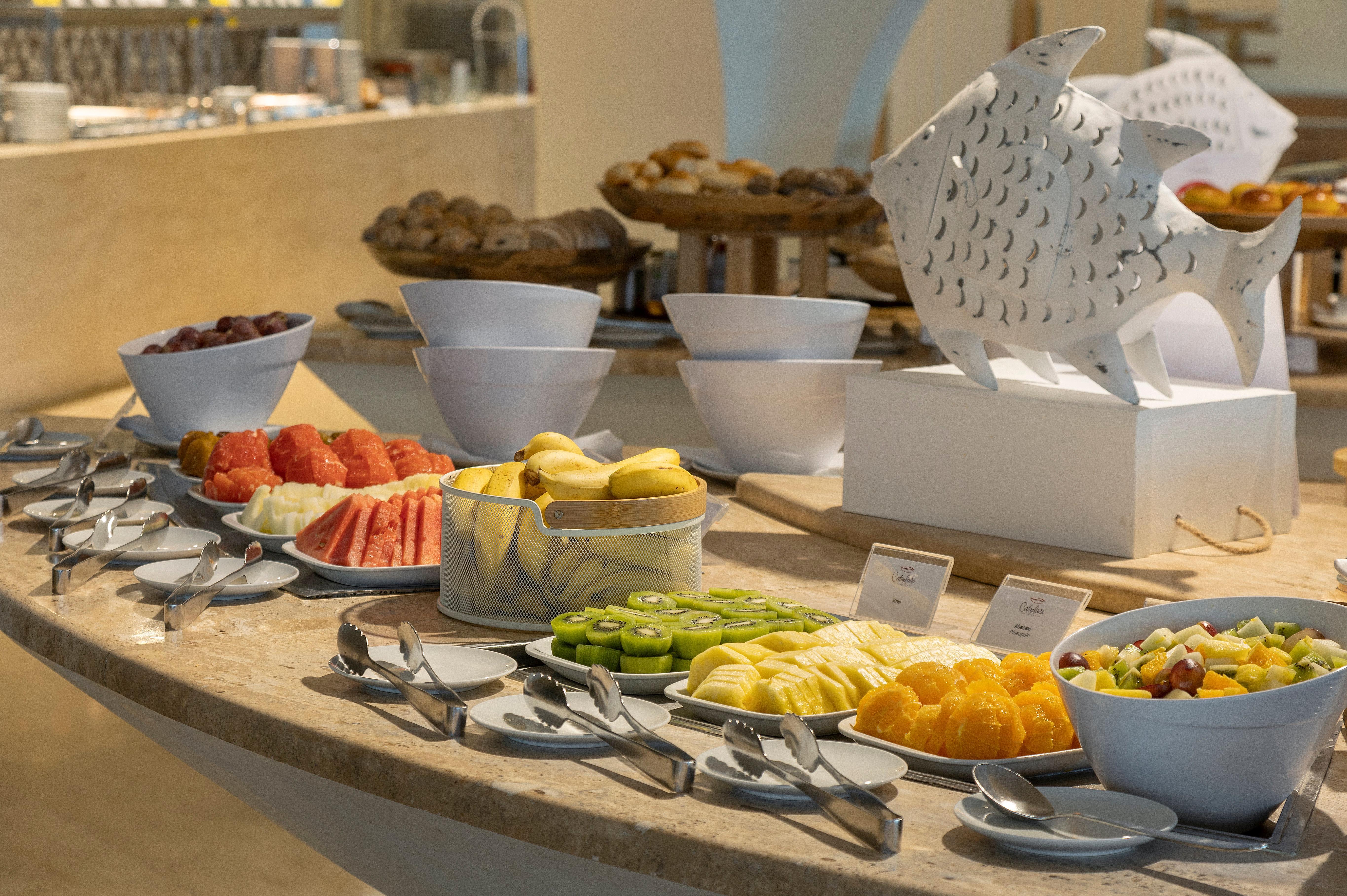 Crowne Plaza Vilamoura - Algarve By Ihg Eksteriør bilde A fruit salad buffet